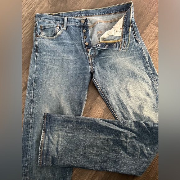 Levi's Other - LEVIS mens 501 jeans in excellent condition 33x34